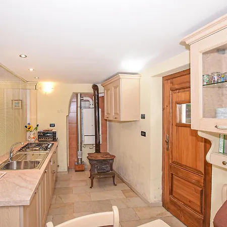 Isolina فالسافارنتش